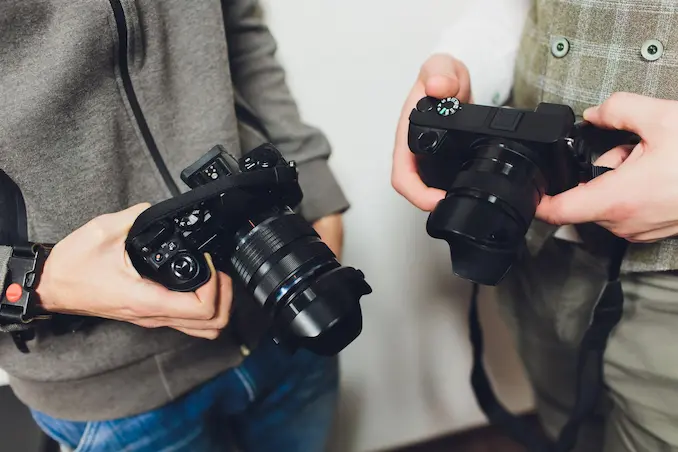 perbandingan dslr dan mirrorless